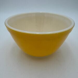 Pyrex Mixing Bowl 1.5 pt Yellow Daisy 401, 5 3/4"